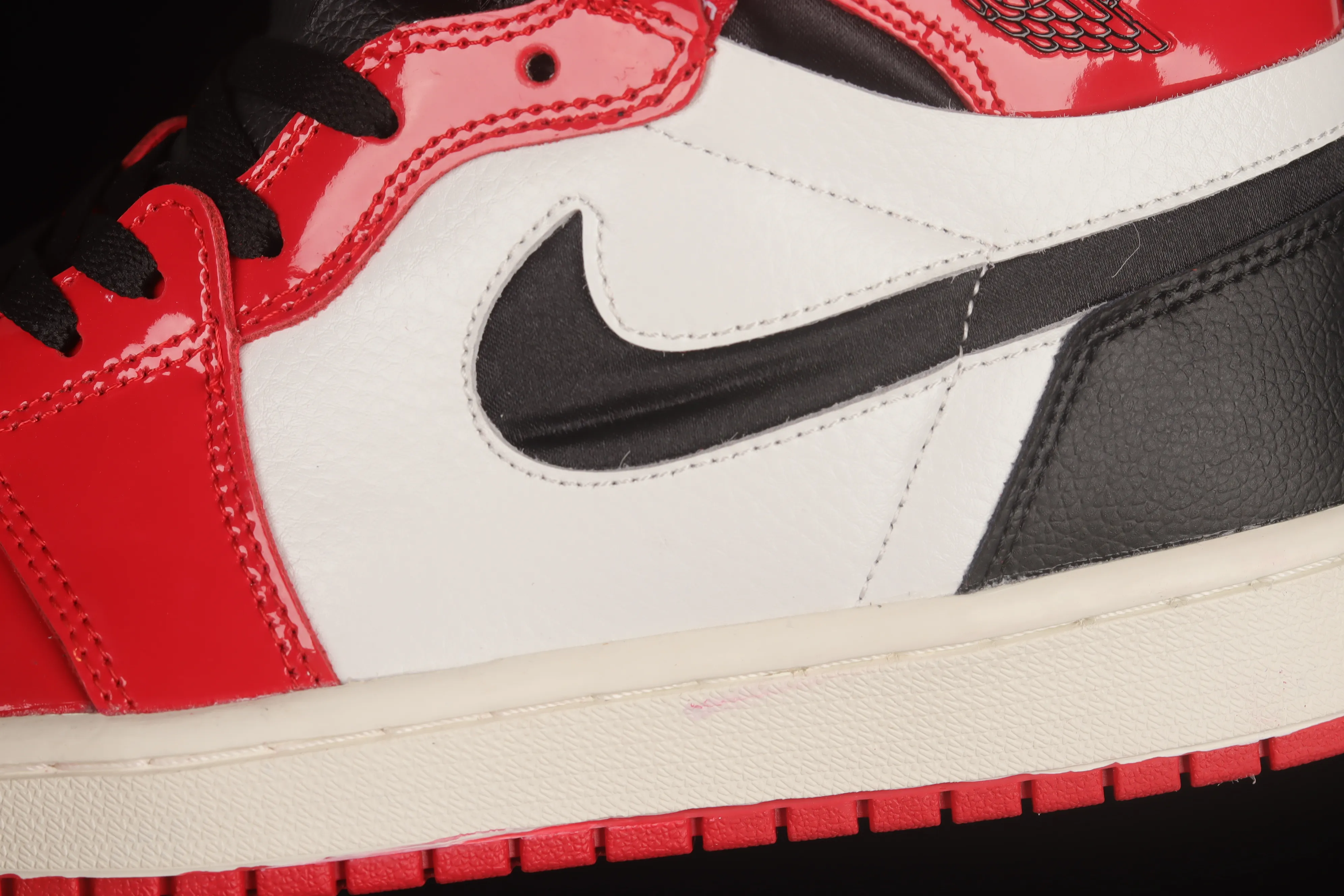 All categories Air Jordan Jordan series basketball shoes Air Jordan 1 High Air Jordan 1 Zoom CMFT AJ1 Joe 1 Chicago white and red color CT0979-610
